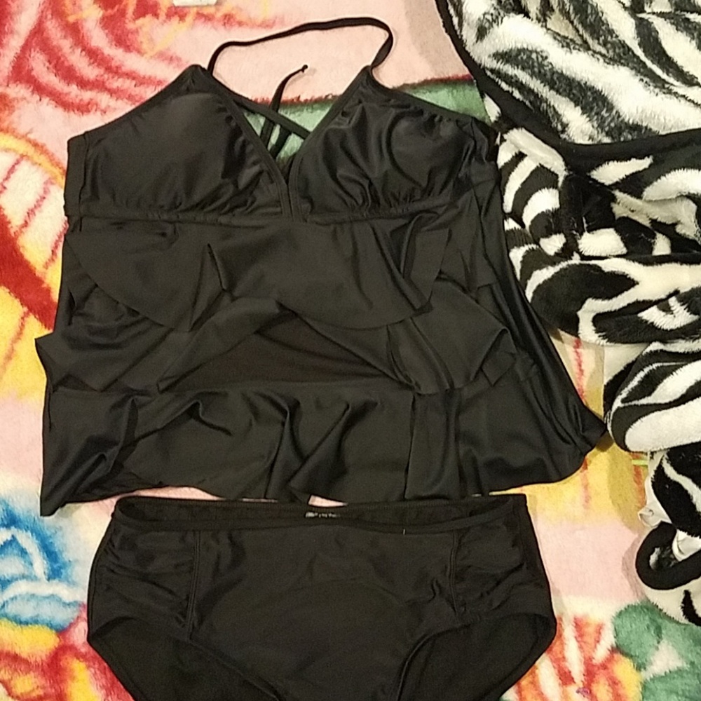 Two-piece bathing suit only used once